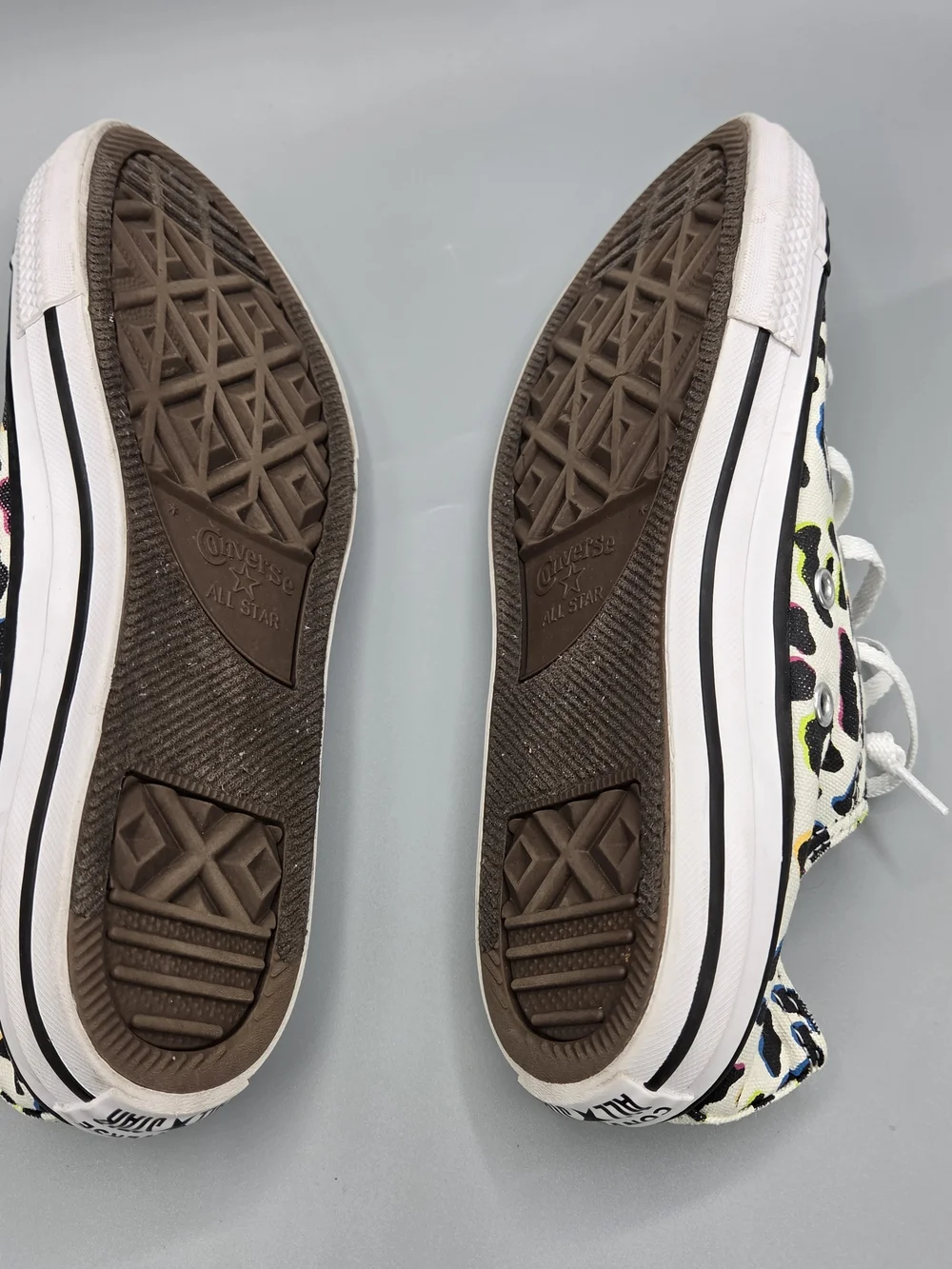 Converse Kids Low-Top Sneakers in White with Neon Leopard Print - Size 3